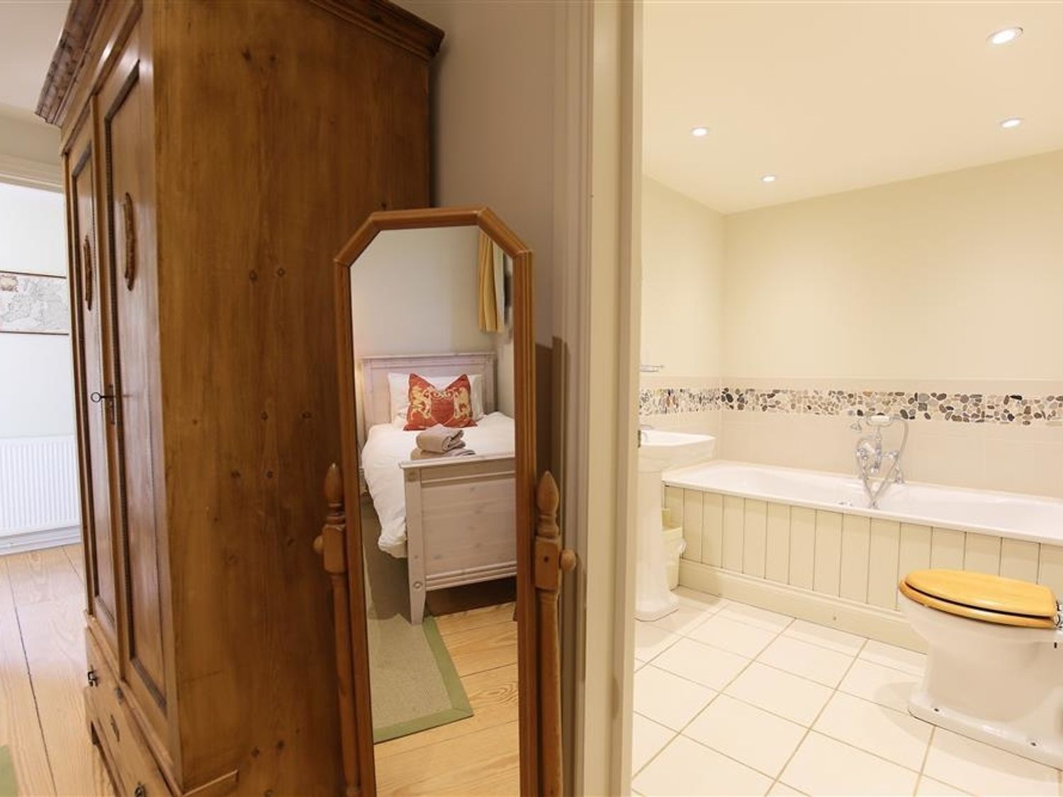 Aylworth Manor, Gloucestershire