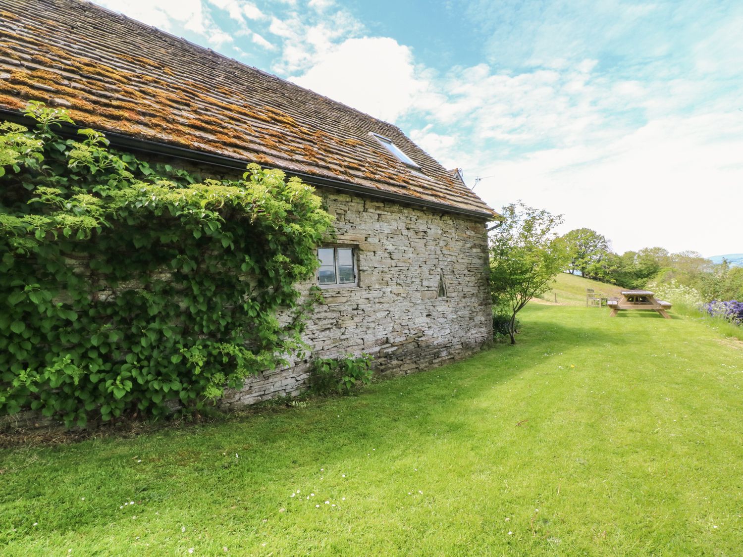 Llangain Farmhouse, Glasbury, Wales Alpha Holiday Lettings