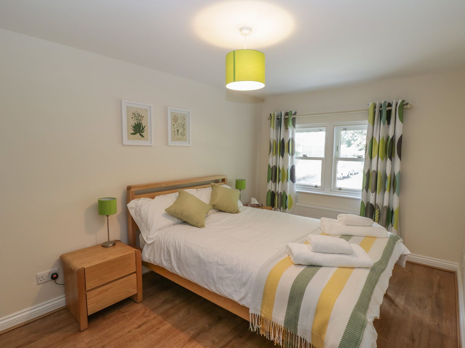 6 The Chipping, WottonUnderEdge Gloucestershire England Cottages For Couples, Find