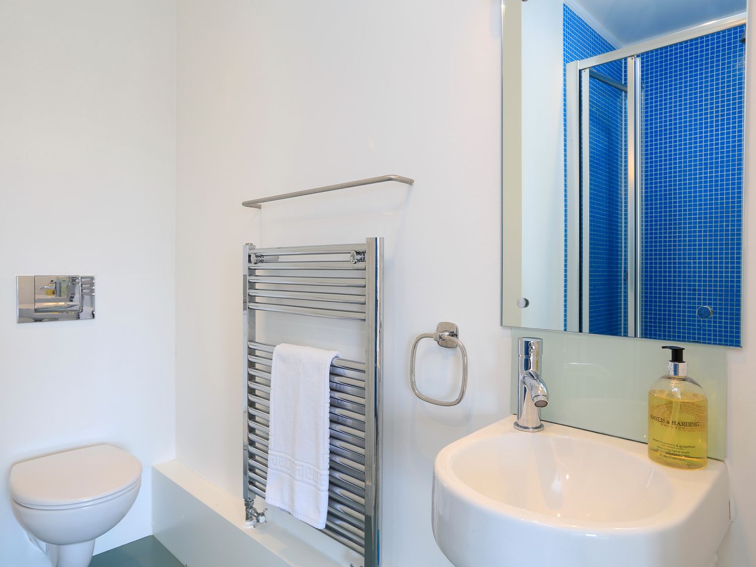 4 Blue View, Devon