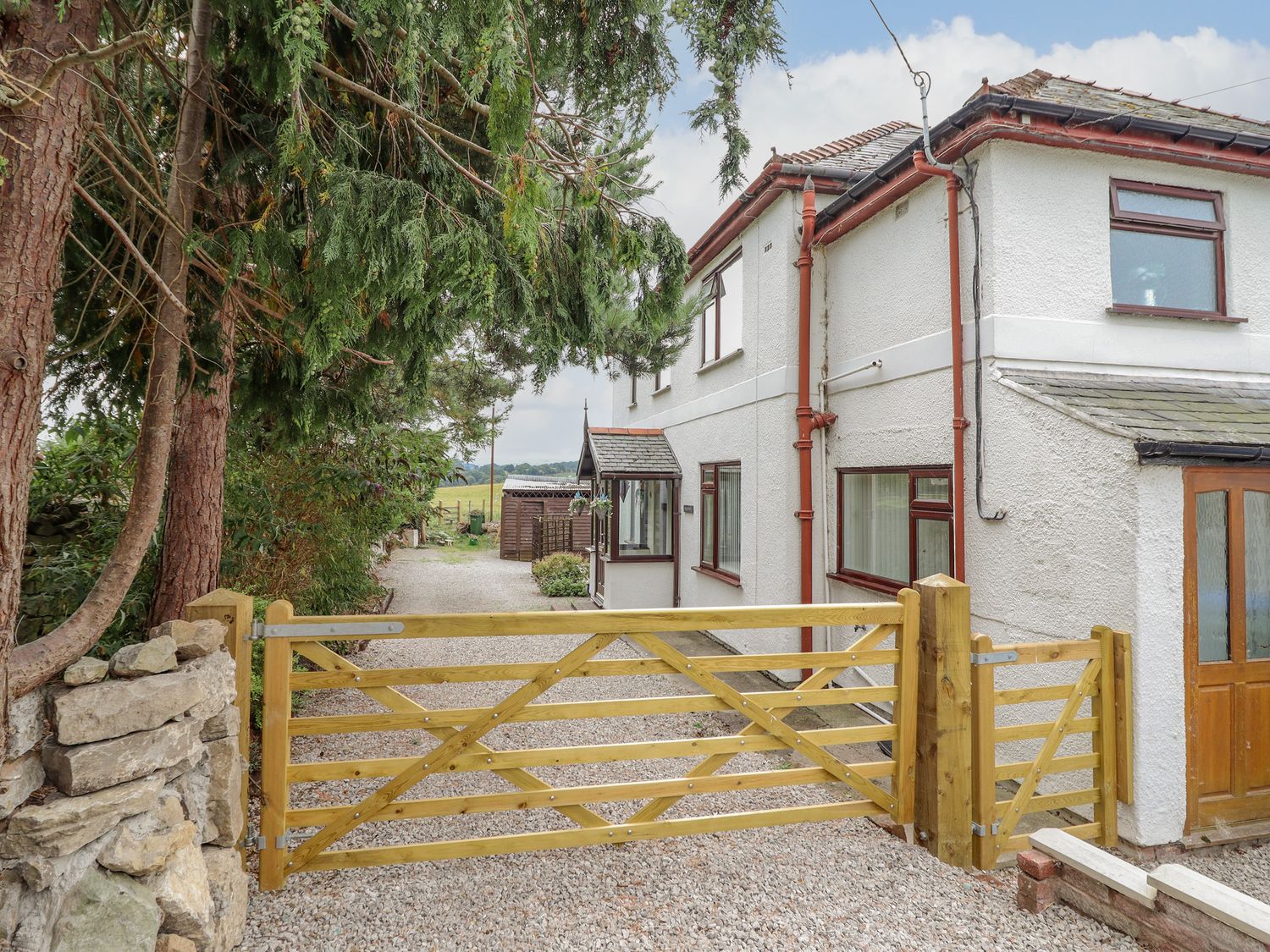 Hiraethog, Henllan