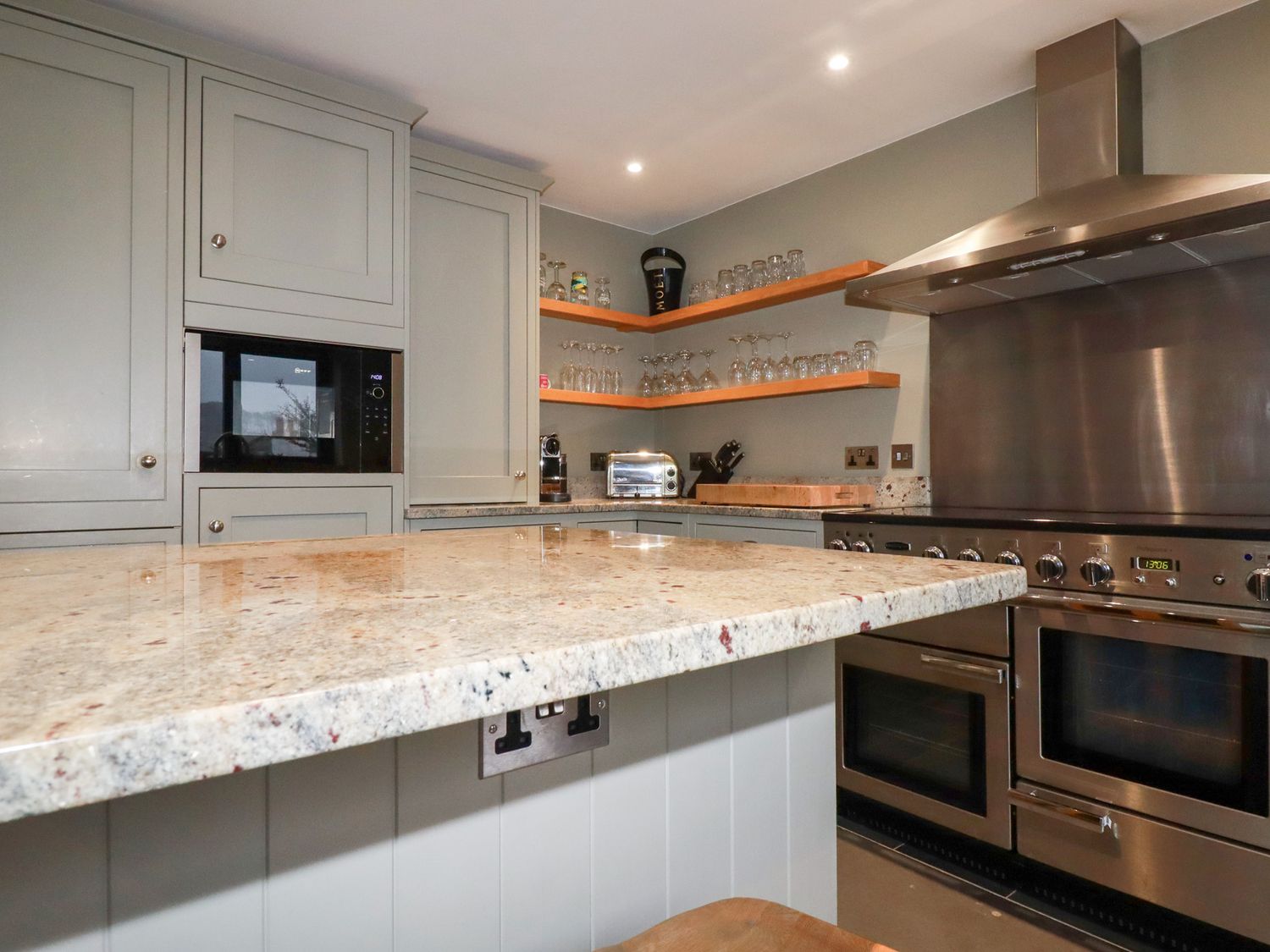 Postcard Lodge, Polruan