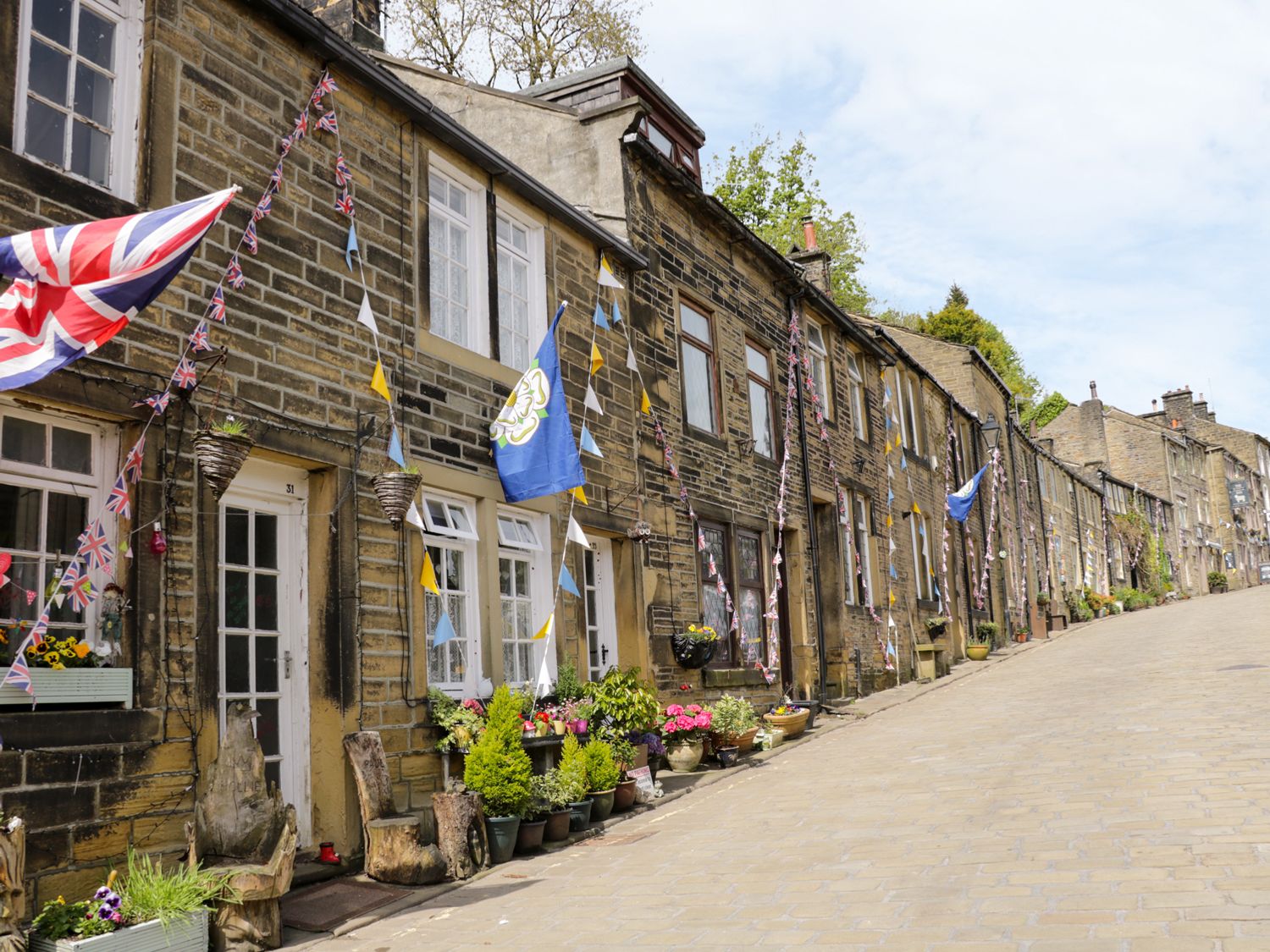 24 Main Street, Yorkshire Bradford England Cottages For Couples