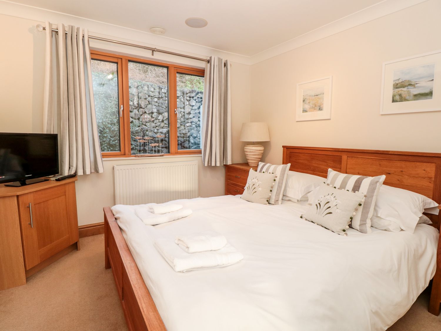 1 Court Cottage, Hillfield Village, Dartmouth