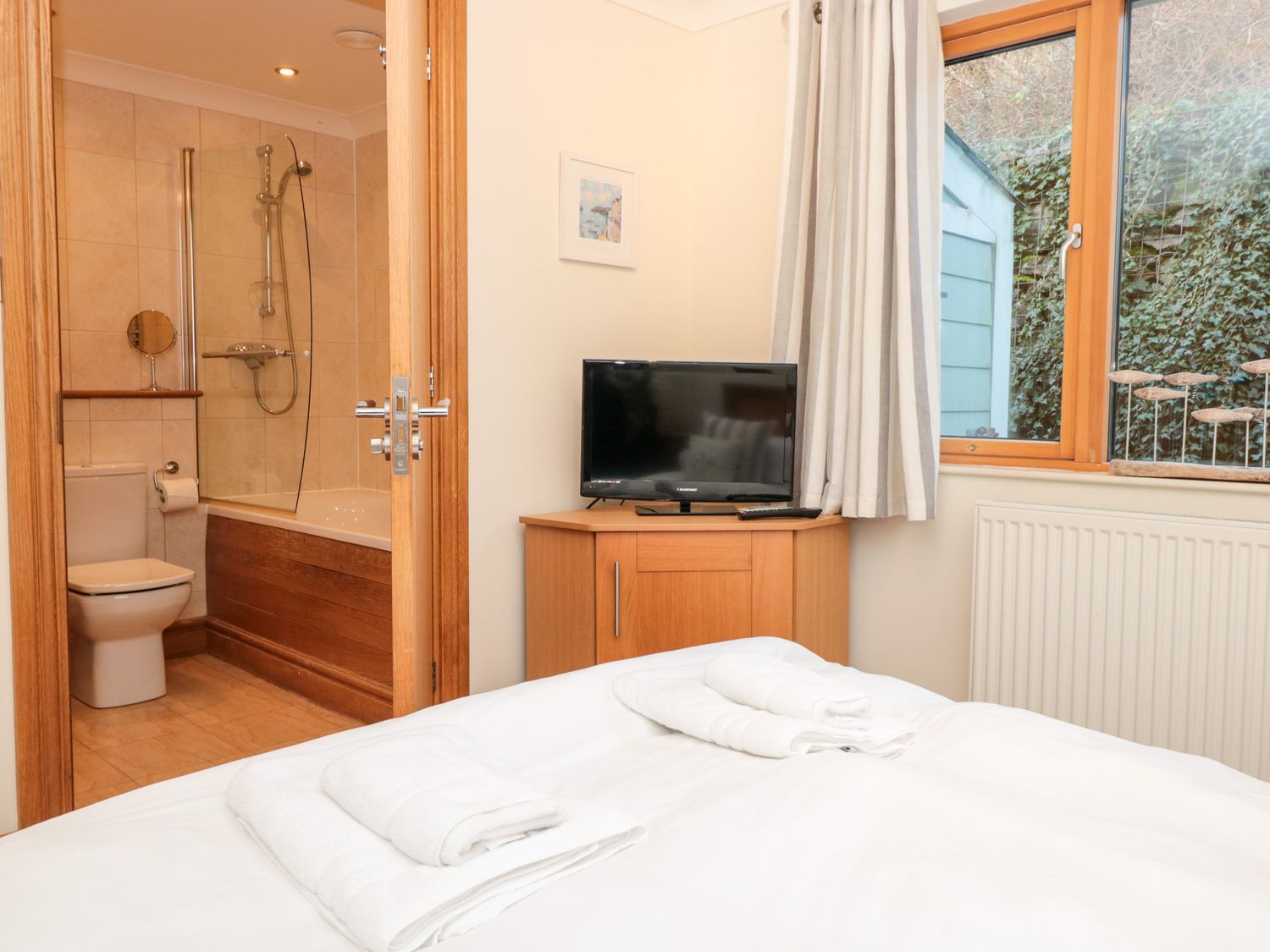 1 Court Cottage, Hillfield Village, Dartmouth