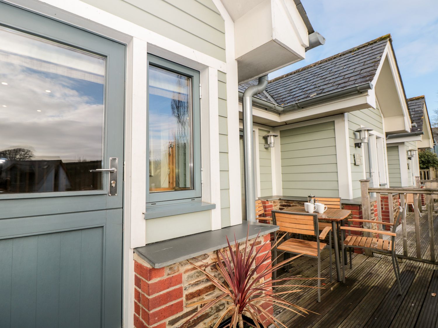 1 Court Cottage, Hillfield Village, Dartmouth