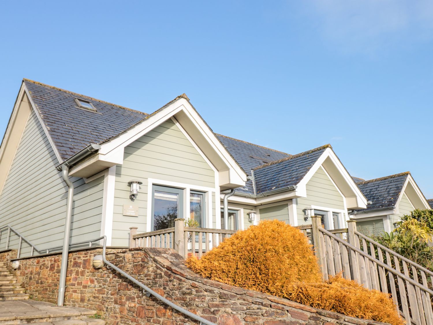 1 Court Cottage, Hillfield Village, Dartmouth