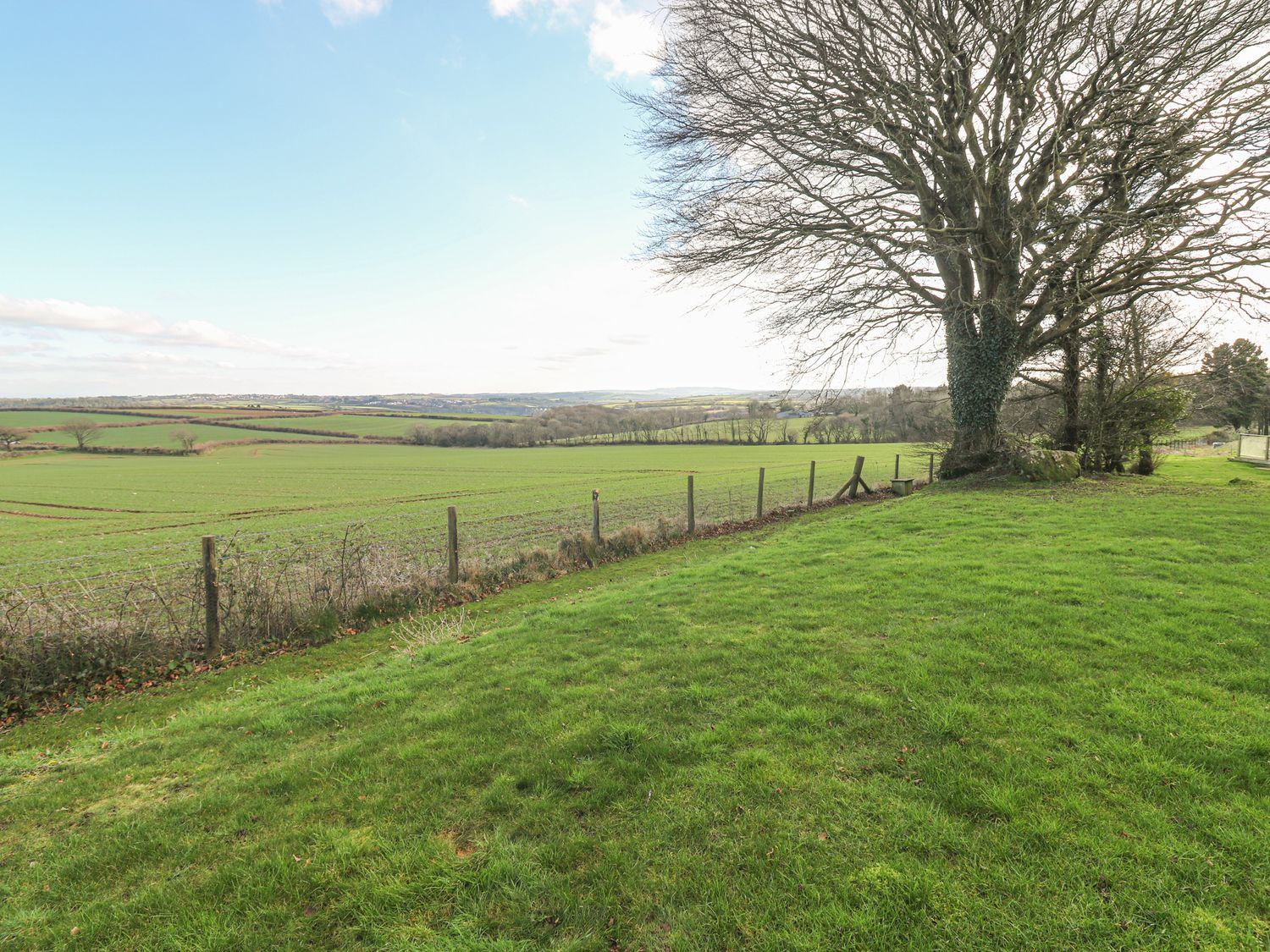 9 Faraway Fields, Dobwalls