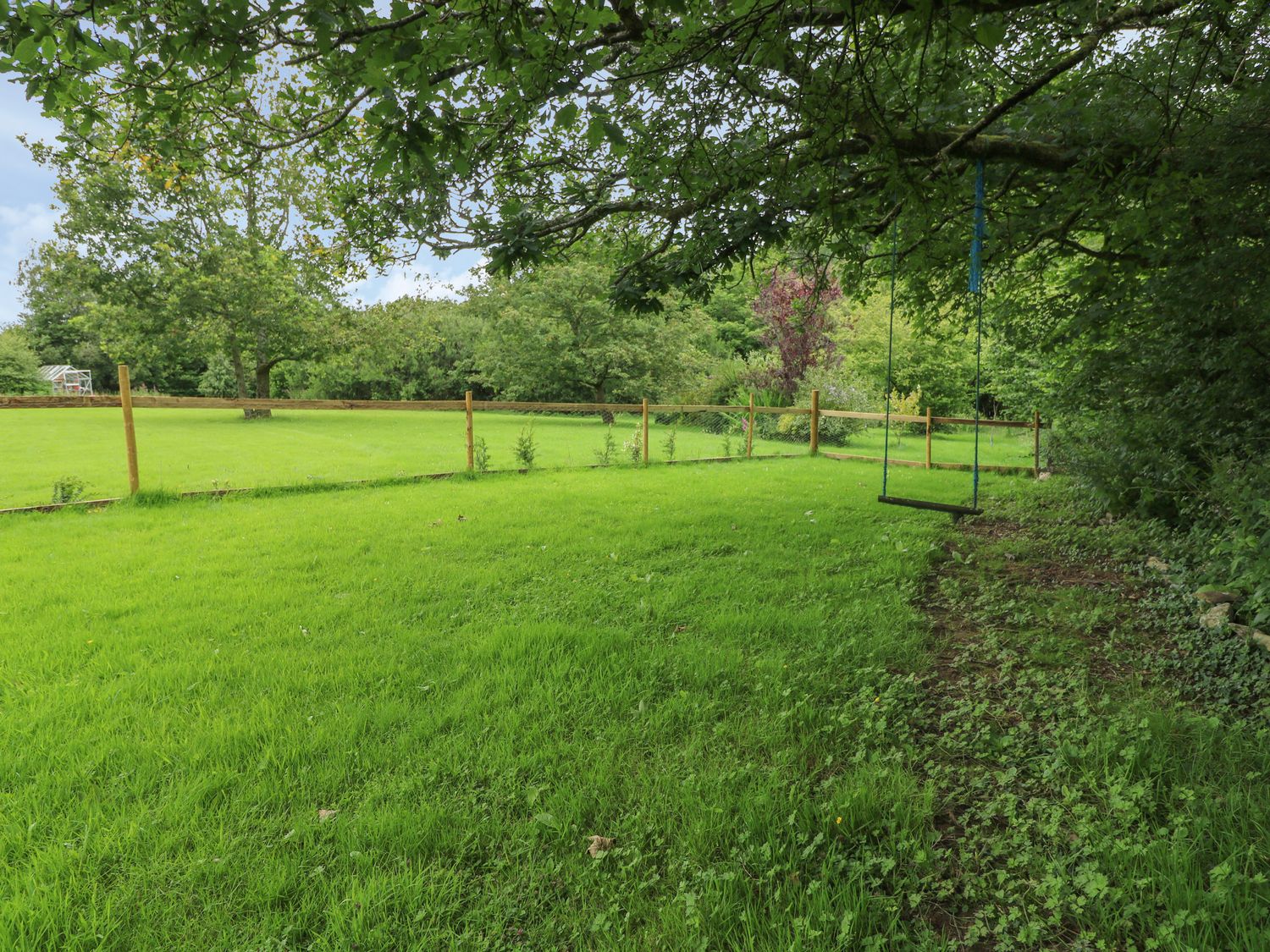 Garden View, Llanybydder