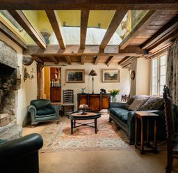 A living room with a sofa and armchairs at The Meeting House in Ashburton