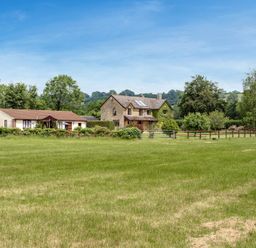 A house with garden and trees at Willow Barn in Cucklington near Wincanton
