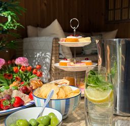 A table with food and drinks at The Hideout in Lanreath