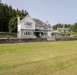 A house with a stone wall and garden at Pengwern in Llanrwst