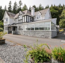 A house with a garden at Pengwern in Llanrwst