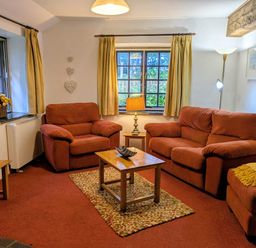 A living room with sofas and a coffee table at The Roundhouse in Warbstow