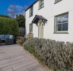 A garden with seating area at Tresawle, Crantock