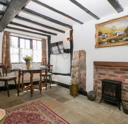 A dining room with a table and chairs at Avonmede Tewkesbury