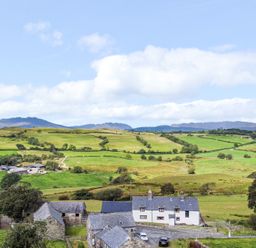 A view of fields and mountains at Orsedd Wen Farmhouse in Betws-Y-Coed