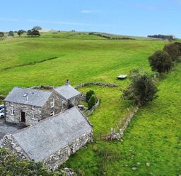 A house with fields and trees in the vicinity at Orsedd Wen Cottage Betws-Y-Coed