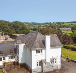 A house with a garden and driveway at Pengwern Bach Llanrwst