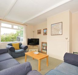 A living room with a television and a bookshelf at Avoca Rock