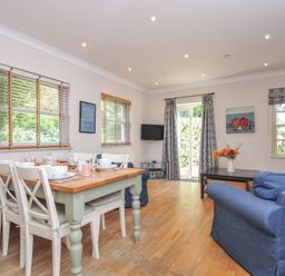 A dining room with a table and chairs at Lowenna Manor 10 Rock