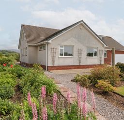A house with a garden and driveway at Eildon Lodge in Gosforth