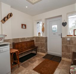 A hallway with a bench and a clothes boiler at Buzzards Breg in Builth Wells
