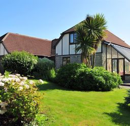 A house with garden and greenery at High Cliff Orchard in Lyme Regis