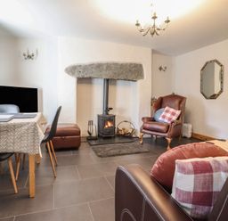 A living room with a fireplace and a television at Bridgeway House in Blaenau Ffestiniog