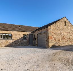 A house with a garage and driveway at Glen Lea in Giggleswick, Settle