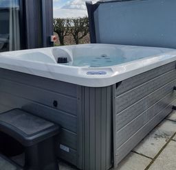 A hot tub with steps and controls in the garden at Skylark Bishop Wilton