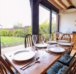A dining room with table and chairs at Fishpond House, Sotherton