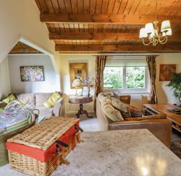 A living room with couches a coffee table and a basket on a countertop at Lakeside Lodge Retreat in Tattershall