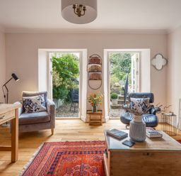 A living room with a table and chairs at Westhill House in Warkworth