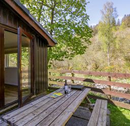 Outdoor seating area with a table and chairs at Dogwood Timber Lodge in Keswick