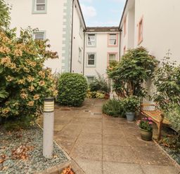 An outdoor area with pathways and plants at Flat 17 in Keswick