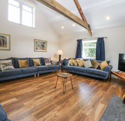 A living room with sofas and a coffee table at Tawelfan in Llwyngwril