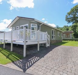 A house with decking and garden area at Serenity in Kilgetty