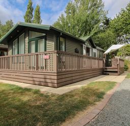 A cabin exterior view with a deck and steps at Daisy in Eardisland