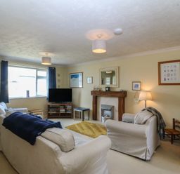A living room with a television and sofa at Wingelock in Rhosneigr