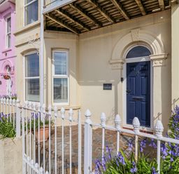 A house entrance with blue door and flowers at Sea Lovers in Exmouth