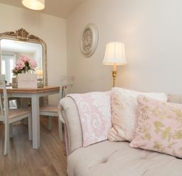 A dining room with a table and chairs at Seashell Sands in Appledore