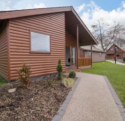 Property photo 2 of 33