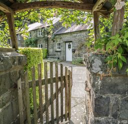 A path leading to a cottage with a wooden gate at Glandwr Cottage Llanbedr