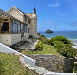 A house with garden and sea view at Sea Ledge near Trebarwith Strand near Tintagel