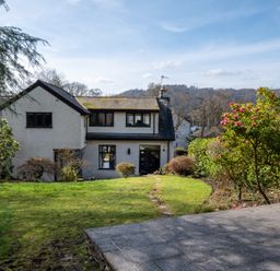 A house with garden and pathway at Marina View Bowness-On-Windermere