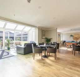 A lounge with seating and pool table at Marine Court First-floor Double Bedroom with Wet Room Littlehampton