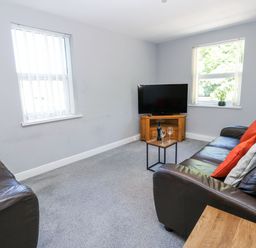 Property photo 3 of 28