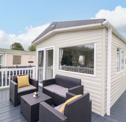 A deck with outdoor furniture at 8 Puffin Way in Llwyngwril